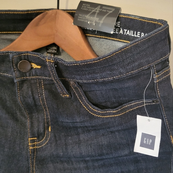 NWT GAP dark denim flares - Picture 4 of 4